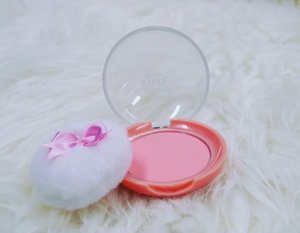 Like a girl when flattered by an adorable gentleman she loves, the nuance created when this Etude blusher touched my cheek.
.
.
.
 #ClozetteID #ClozetteIDReview #AltheaReview #AltheaxClozetteIDReview
#makeup #beautykit #beauty #instabeauty #cheek #korea #blusher