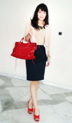 Balenciaga behavior .. Trying a lady like outfit with a twist 
