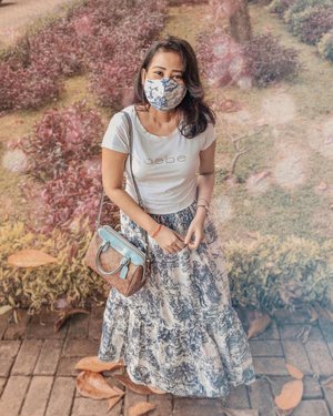 Face mask is the new accessory 😷💃🏻 How many masks do you have now? I just realized that I have accumulated 16 masks 😅 Because you don’t get out many often these days so...Make it count, #Makeitfashun! 😉😁💃🏻⁣
⁣
⁣
⁣
⁣
⁣
⁣
⁣
.⁣
#facemaskstyle #simplestyle #lookdujour #currentlywearing #ykwears #theeverygirl #petitestyle #clozetteid⁣