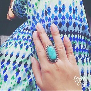 Turquoise // The name of a greenish blue color, based on the gem of the same name. The word turquoise comes from the French for Turkish, as the gem was originally imported from Turkey.
💠💠💠💠💠💠
#turquoise #ring #jewels #jewelry #accessory #accessoryaddict #bohojewelry #clozetteid #starclozetter #whatiwore #wiwt