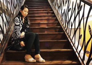 < Life isn't perfect but your outfit can be > 😎😉😎
.
.
.
.
#monochrome #monochromestyle #tribalprint #iglove #whatiworetoday #currentlywearing #aboutalook #stylefile #realoutfitgram #streetstyle #wiwt #ootdid #ootdjakarta #stairs #mood #clozetteid