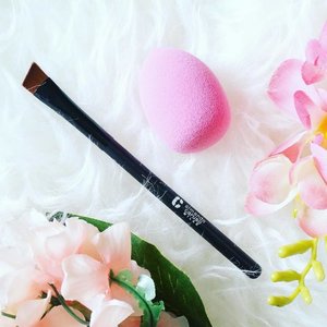 Back to work. Armando Caruso brow / liner brush & mini makeup sponge review already up on www.twothousandthings.com 🌸
PS: Get #ArmandoCaruso makeup brushes with extra discount at Sociolla. You can use my code YURI50 for Rp.50.000 discount off your purchase (min Rp 200.000 purchase) at Sociolla.com 🌸
.
#makeupbrushes #beautyreview #sociolla #makeup #indonesianblogger #sociollablogger #instablogger #makeupgram #fdbeauty #clozetteid