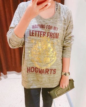 ⚡️[ it’s Levi-O-sa .. Not Levi-o-Saa .. ] 😜
.
.
.
.
.
.
.
#hogwartswillalwaysbetheretowelcomeyouhome
.
#hogwartsbound #potterhead #postthepeople #todayslook #currentlywearing #mylook #clozetteid
⚡️⚡️