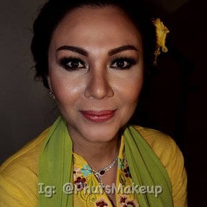 Night look #makeup for Ibu Enic #bhayangkari #bhayangkari_indonesia #mua #makeupartist #muajakarta #makeupartistjakarta #eotd #todaysmakeup #universodamaquiagem #universodamaquiagem_oficial #igmakeup #igers #anastasiabeverlyhills #dressyourface #clozetteID #vegas_nay #beauty #nurmakeup #no360 #makeupartistindonesia #muabandung #makeupartistbandung #makeuplover #puputkristantimakeup