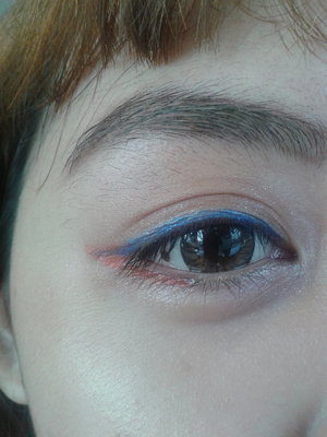 Playing with colorful eyeliners from Maybelline Colorshow 

Texture is creamy and easy to apply, price is affordable as well :)