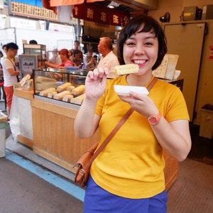 Ketika telor dadar pun bisa jadi konten 🤩But seriously, it’s delicious 😋 #utotiatravel #tsukijifishmarket #clozetteid #visitjapan2019 #summerintokyo2019