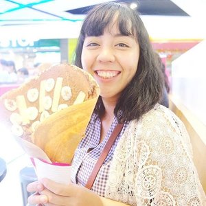 This is how happiness looks like. And my happiness is bigger than this extra large crispy crepe.

Happy Valentine's Day to everyone! 
#clozetteid
#me #fotd #motd #crepe #valentine