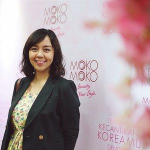 Attending @mokomoko_id media & blogger gathering earlier today.So happy to have new Indonesian local brand for makeup & skin care! No wonder the concept & packaging is so nice, all #mokomokobeauty products are formulated in Korea! 🙌I'm wearing Moko Moko Sugar Lips Lipstick Hot Pink PK801Wait for the review from me 😉 ....#clozetteid #makeup #skincare #mokomoko #korea #launching #utotiabeauty