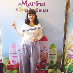 Feeling purple and white at @sahabatmarina & @dreamcoid "Halal Itu Sehat"

#halalitusehat #marinaxdream
#sahabatmarina #marinanatural #bodylotion #beauty #beautyblogger #beautybloggerid #indonesianbeautyblogger #clozetteid #utotia #ootd