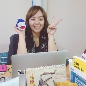 Peek into my daily working life. Yes that's me on my working desk @kawaiibeautyjapan with all those scattered things on it.

Feels like having second home here as I literally spend most of my time here with all the animals from KBJ zoo!

#me #utotia #working #work #kawaiibeautyjapan #officelady #clozetteid #KBJzoo