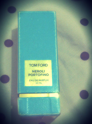 this is my HG Eau de Parfum for strong scents " Tom Ford Neroli portofino". the fragrance theme balances  citrus oils and floral with amber undertones that awaken the senses and leave a splashy yet substantive impression.