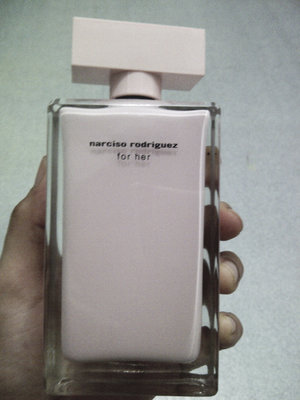 I love the sweet and very feminine scent from this Narciso rodriguez eau de parfum,,My HG parfum for girly style