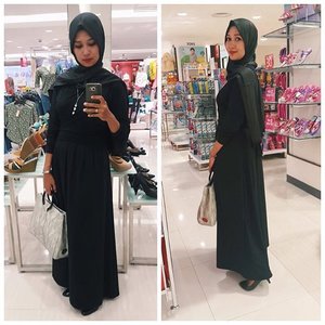 Black. From top to toe.
Gamis kimono cantik dari @dmasempo. Super nyaman. Nggak panas. Dan jatuhnya bagus banget di badan.

LAAAFFFF IT! 
#ootd #gamis #maxidress #hijab #hijabfashion #outfit #clozette #ClozetteID