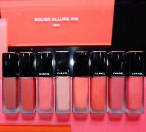8 series of @chanelofficial Rouge Allure Ink matte liquid lip colour. 💄 
Shades-nya lengkap mulai dari nude, peach, pink, merah sampai maroon. Velvety finish, very soft on lips. Butuh waktu sampai hasil akhirnya matte but it's ok karena enggak cracking sama sekali. ❤

#lipstick #lipcream #chanel #rougeallureink #makeup #beauty #clozetteid