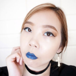 The latest bold collection from @maybelline 'Maybelline The Loaded Bolds'
.
Hypercolor pigments and an opaque, creamy clay base deliver one-stroke intensity.
I have 3 shades:
• Audicious Blue
• Midnight Date
• Wickedly White
[swipe left to see all]
.
My favorite is the 'Midnight Date'. It's super intense and the vampy dark red color I've never had before, I think it's gonna be perfect for Halloween look 🎃
.
What do you think?
.
#maybellinexsociolla #sociollaxmaybelline #maybelline #maybellinetheloadedbolds #theloadedbolds #review #swatch #indonesianbeautyblogger #baliblogger #balibeautyblogger #clozetteid #lips #makeup