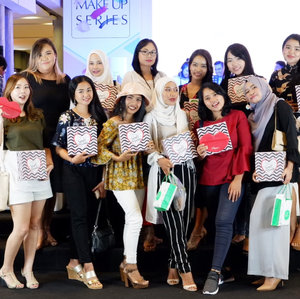 Congratz @naavagreen for makeup series launching!Simple beauty line is lightweight and easy to use for everyone, price is so affordable 😍.Love the cc cream & eyeliner. Review soon 💓..#naavagreen #bbbxnaavagreen #clozetteid #beautyevent #bbbevent #balibeautyblogger #beautynesiamember #denpasarevent