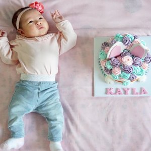 “I’m officially one month old now” 🎂🐰🎀...#onemonth #onemonthbaby #ootd #ootdbabygirl #ootdbabygirl #clozetteid