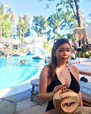 Yes.. Bali is hot!Let’s chill.....#bali #clozetteid #pool #balilife #coconut
