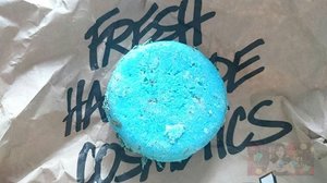 @lushcosmetics Seanik Shampoo Bar, smells so good and cleans really well without the drying effect. http://whileyouonearth.blogspot.com/2016/03/lush-seanik-shampoo-bar.html#clozetteid #beautybloggers #beautybloggerindonesia #lushcosmetics #shampoobar #naturalingredients #freshcosmetics
