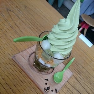 Ngunjungin tempat yg lagi overrated 😝 The matcha ice cream actually taste really good, perfect for those with the not sp sweet tooth 😁 #clozetteID #idblog #bbloggerid #blogger #foodporn