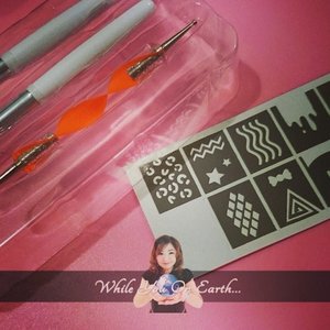 Simple nail art using @sallyhansen_id http://www.whileyouonearth.blogspot.com/2014/11/sally-hansen-nail-art-tool-kit.html #bblog #bblogger #bbloggerid #beauty #id #idblog #idblogger #Indonesia #sallyhansen #instadaily #instabeauty #nailpolish #nailcolor #igers #beautyblogger #beautybloggerindo #clozetteID