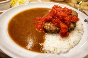 Best comfort food, ripped tomato with beef patty curry in @cocoichibanyaindonesia 
#foodies #yums #delicious #yums #curry #currentfeeling #recommended #japanesefood #cocoichibanya #comfortfood #ClozetteID #hello