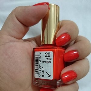 Still loving Vivid Vermillion by Max Factor from the Gel Shine Lacquer collection. 
#id #idbblogger #clozetteid #bblogger #bbloggerid #beautybloggerindo #beautyblogger #igdaily #ig #instadaily #instabeauty #nail #nailcolor