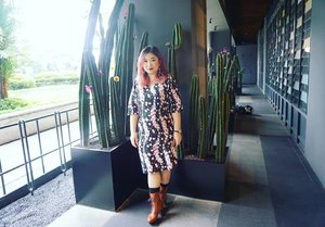 The famous cactus in the restaurant 😅😅 since everyone is taking picture with it.

#ootd #motd #lotd #style #fashion #bbloger #beautybloggerindonesia #beautyblogger #clozetteid