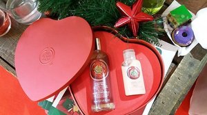 🎶 Have yourself,  a merry little Christmas 🎄, may your heart, be bright 🎵 Let's brighten the hearts we hold dears in our life by giving a precious gifts,  a gift of hope. @thebodyshopindo collaborating with WaterAid and Aksi Cepat Tanggap, will support their program in providing clean water to those in need. Purchasing certain gifts or make a direct donation at the cashier,  The Body Shop will help transferring the funds to the organization. http://whileyouonearth.blogspot.co.id/2015/11/the-body-shop-christmas-collection-2015.html?m=1#clozetteid #beautyblogger #thebodyshop #thebodyshopindo #donation #charity #Christmas #WaterAid #act #aksicepattanggap