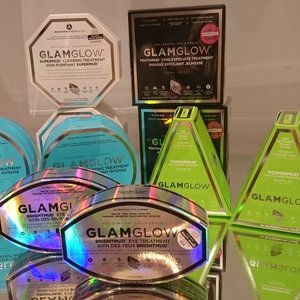 My @glamglow_ind experience, swatches on using all four masks of @glamglowmud here: http://whileyouonearth.blogspot.com/2015/03/glamglow.html?m=1

#glamglow #clozetteID #beauty #blogger #beautyblogger #masks #skincare #powermud #clay #mud #Thirstymud #supermud #youthmud