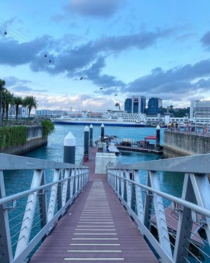Cruise Ship.#sentosa #singapore #cruise #cruiseship #travelwithcarnellin #potd #photography #moodoftheday #sky #sea #ocean #clozetteID #traveldiary