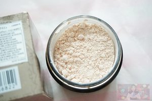 A #beautiful Silky Loose Powder by @covermark_id, it has the texture that I love.http://whileyouonearth.blogspot.com/2016/06/covermark-silky-loose-powder.html#covermark #loosepowder #review #beautyblogger #ClozetteID #powder #Silky