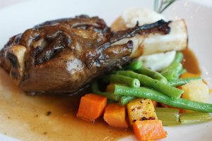 Lamb Shank with seasonal vegetable, yums! 
This is dinner alright 😎

#yums #dinner #delicious #cruise #lamb #foodies #cruiser #food #foodporn #musttry #recommended #clozetteid