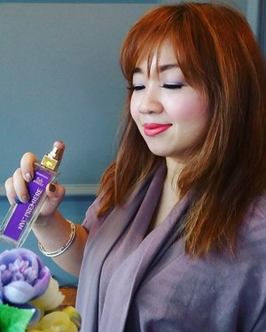 Wearing my favorite perfume from @elizabetharden NYC Premiere 5th Avenue 
Love every scent of it. Sophisticated and beautiful. 
@beauteous_you 😘

#clozetteid #beautyblogger #perfume #fragrance #parfum #elizabetharden