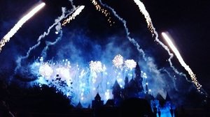 It'll be New Year's Eve soon....bakal berisik deh tengah malem 😄
#firework #Disney #disneyland #clozetteid