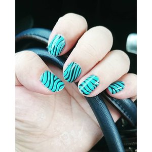 #tbt still can't get over @itsynail nail wrap, they have so many cute designs not to be missed.#clozetteid #nailsticker #nailwraps #itsynails