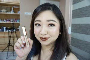 --> swipe for before.

Currently in love with #ElizabethArden Ceramide Lift and Firm Concealer.

From the tone, effects on my skin and easy to blend. This creamy to lotion feeling kinda concealer is perfect for everyday and special occassion.

Get yours at @beauteous_you 😍

#concealer #makeupofteday #motd #lookoftheday #darklips #makeuplook #lipsoftheday #Clozetteid #flawlessmakeup #beauty #BeautyVloggerIndonesia #love