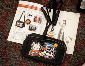 My new @beams_official bag in a collaboration between #HelloKitty x #CrayonShinchan x #TokyoCultureArt 
#tokyocultureartbybeams #beams #bags #pouch #love #travelwithCarnellin #hello #letsgo #travelingbag #traveldiary #kinokuniya #Clozetteid