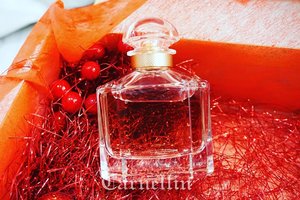 Looking for a Christmas gift for that special someone? 
Mon Guerlain could be the one for her.

The Eau de Parfum deliver long lasting fragrance that speaks freshness and feminity. 
#guerlain #monguerlain #love #EDP #perfume #fragrance #clozetteid #beautybloggerindonesia #bbloger