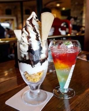 Sunday means family time. And it always means good food 😍Desserts we love, flavourful jellies and ice cream parfait with chocolate sauce. #desserts #icecream #parfait #shiroikoibito #chocolate #life #jelly #beauty #colorful #ClozetteID #summerinjapan