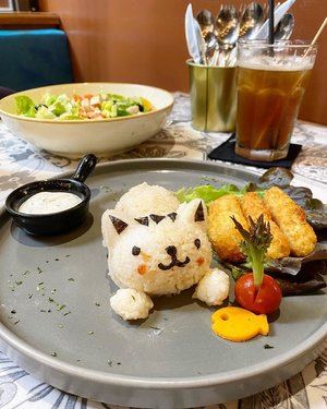 Happy lunchie, meow.#lunch #foodoftheday #fotd #potd #photography #cute #cat #clozetteID #igdaily #igfood #foodofinstagram #foodies #kidsmeal #meow #cutenessoverload