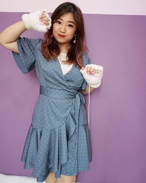 "Meeooww"Wearing a very cute Kitty Paw Gloves from @yumetwins Oct 2018 edition. Have you watch the video? It's on my youtube channel now 😸🐾 https://youtu.be/9RDHL_tgEg4_________#outfitoftheday by @finderskeepersthelabelVanish Mini Dress._________#yumetwins #unboxing #vlog #clozetteID #youtube #vlogger #octoberbox #youtuber #kawaiibox #noface #kawaii #carnellinstyle #motd #dressoftheday #lotd #finderskeepers #outfit