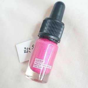 Hi, I'm pink 😍

How I love @lushcosmetics Lipstick 💋

http://whileyouonearth.blogspot.com/2016/03/lush-cosmetics-lipstick-bubbly-laugh.html

#blogger #lushcosmetics #clozetteid #lipstick #beautyblogger #makeup #review