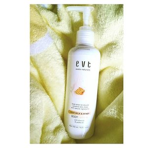 In love with @evete_naturals Goat Milk & Honey 🍯 Body Lotion. The milky honey and refreshing scent of grapefruit mixed with Cananga is just amazingly beautiful and delicious at the same time. My skin needs its gentle moisturizing effect that cares, protect, and pampers without any sticky feeling. This is my daily lotion and highly recommend this product to anyone as it contains no harmful chemical like paraben. Thank you @evete_naturals, love it to the max!! #backtonature #parabenfree #noparaben #lotion #milk #honey #ylangylang #floral #grapefruit #clozetteid #lovely #recommend #madeinindonesia