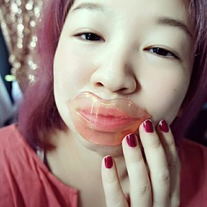 Some product works,  while some doesn't,  find out why this lip patch doesn't work on me.
@thesaemid Gold Snail Lip Gel Patch review:
http://whileyouonearth.blogspot.com/2016/08/the-saem-gold-snail-lip-gel-patch.html

#lippatch #thesaem #lipmask #lipcare #review #beautyblogger #clozetteid #beauty #blogger #blog #beautybloggerid