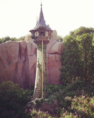 Rapunzel,  Rapunzel, let down your hair. 
#clozetteid #travel #holiday #hongkong #rapunzel #castle #disneyland #disney