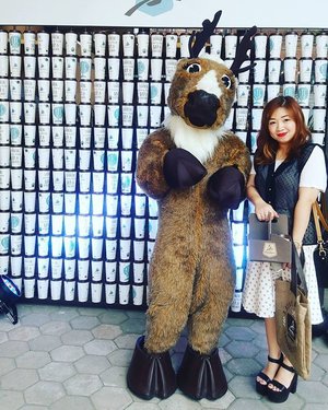 With caribou himself 😄

I must say, they do have irresistible coffee that'll suit any coffee addict.

#stayawakefor chances.

#coffee #cariboucoffee #clozetteid #blogger