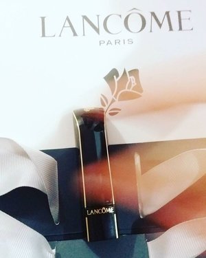 This is what @lancomeid L'Absolu Rouge Definition looks like. Effortlessly pretty with magnetic cap.#clozetteid #beautyblogger #beautybloggerindonesia #lancomerockyourlip #lancome