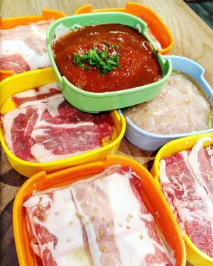 Aseliii, porsinya banyak bener, don't be fooled by the price, 1 container isinya bisa buat 2 orang. 
#bbq #koreanbbq #foodies #hello #foodoftheday #Clozetteid #foodtrend