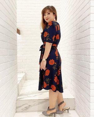 “It will never rain roses: when we want to have more roses we must plant more trees.”
George Eliot. 
#dress #roses #quote #dressoftheday #igstyle #igbeauty #love #styleinspo #style #satnight #flowerdress #photooftheday #clozetteID #potd #lotd #ootd